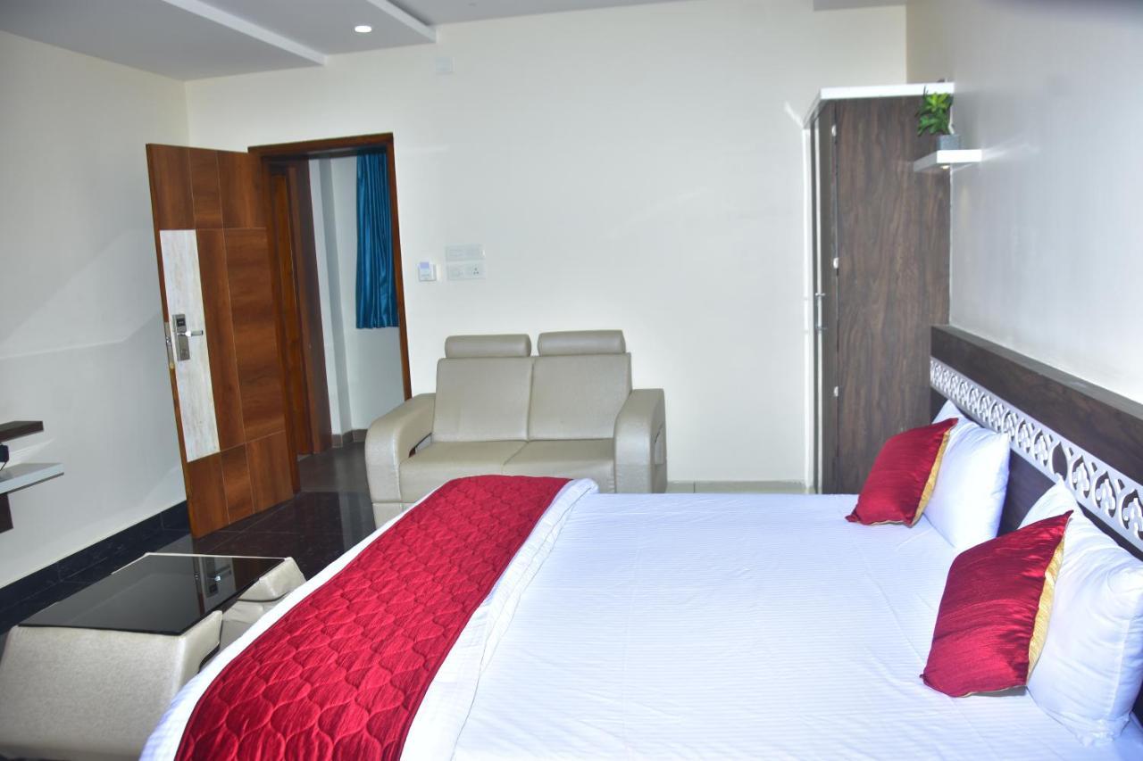 Hotel Pagadala Grand Residency Bāpatla Exterior foto
